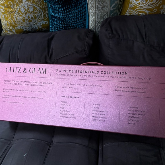 * ONLY 1 LEFT* GLITZ & GLAM 25 Piece Essentials Collection - Picture 2 of 5